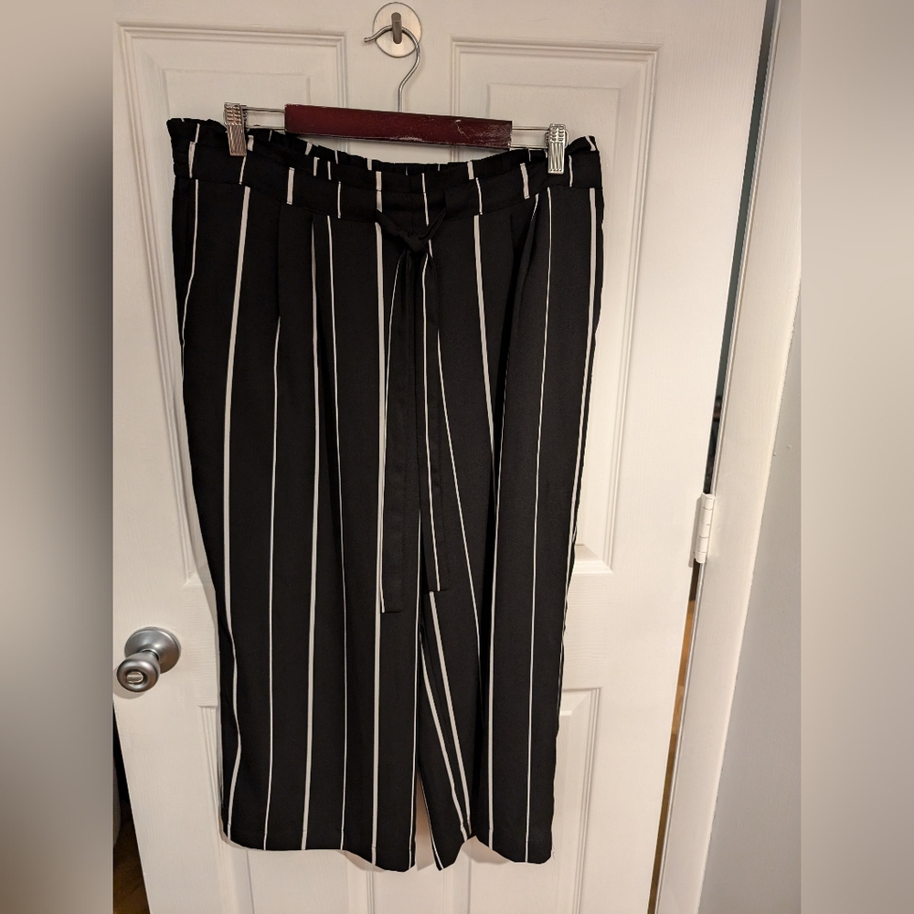 Women's XL Pinstripe Cropped Pant